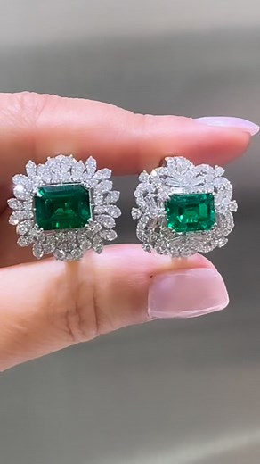 1.4K reactions · 77 shares | Stunning Emerald & Diamonds Ring Collection is in.. #stunning#emerald#diamond#newcollection #diamondworld | Diamond WORLD | Facebook