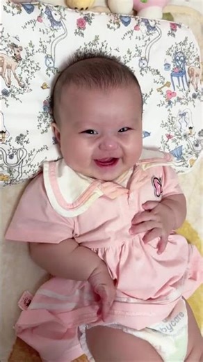 This Little Baby Loves Clapping 😆👏 | Cutest Applause Ever #CuteBaby #BabyMoments #healing
