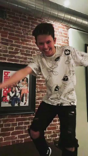 #TheLastTextEP 😛 EVERYBODY MAKE YOUR MUSICALLYS 😊