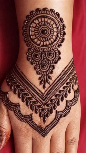Easy & Stylish Back Hand Mehndi Design 😍🔥 #shorts #mehndidesign #fullhandmehndi #henna #shortsfeed
