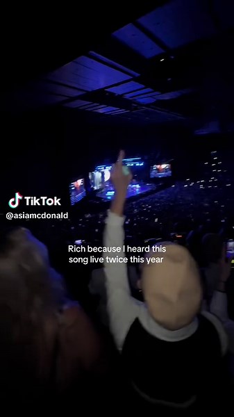 Live Music Experience: 2010 vs. 2025 Appreciation