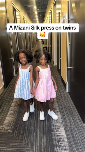 Mizani is known for relaxers but don’t forget they have products that allows you to retain your curls. 🥰 The twins just removed braids and needed a sulfate-free experience due to the hair being put away for a couple of weeks. We started out with 2 shampoos to remove buildup while hydrating the hair and scalp. We finished with 15 minutes of steaming with the sulfate-free conditioner to lock in all the moisture that was put into the hair. After rinsing out all of the product, I highly recommend u