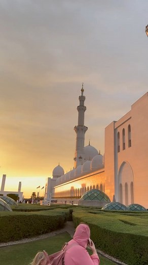 Experience the Grandeur of Grand Mosque Abu Dhabi: A Must-See Tour Are you ready to immerse yourself in the #splendor of one of the world's most breathtaking architectural marvels? Embark on an unforgettable journey with our Abu Dhabi tour and discover the mesmerizing beauty of the Grand #Mosque ### Unveiling the Grandeur Prepare to be captivated as you step into the majestic Grand Mosque Abu Dhabi. Admire the intricate details of its stunning white marble façade, adorned with intricate floral p