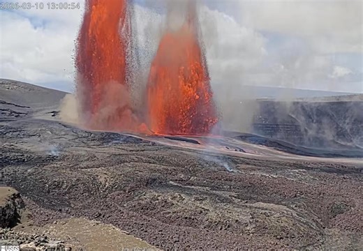 Hawaii volcano eruptions shoot fountains of lava 1,000 feet in the air