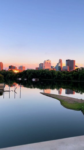 The best spot to see the city of Minneapolis at sunset ❤️ #minnesota #minneapolis #sunset #city #run