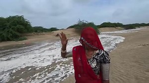 1.5M views · 41K reactions | Please #follow page Let's reach 1 #million #Luni #river ਲੂੰਨੀ ਨਦੀ ਚ ਪਾਣੀ ਆਉਣ ਦੀ ਖੁਸ਼ੀ ਚ ਰਾਜਸਥਾਨ ਦੇ ਲੋਕ ਕੁੱਝ ਇੰਝ ਮਨਾਉਂਦੇ ਹਨ। ਗੁਲਾਲ ਤੇ ਲਾਲ ਕੱਪੜੇ ਨਾਲ ਪਾਣੀ ਦਾ ਸਵਾਗਤ ਕੀਤਾ ਜਾਂਦਾ। ਪਾਣੀ ਦੀ ਕਦਰ ਇਹਨਾਂ ਨੂੰ ਪੁੱਛੋ। | Radio Punjab Today | Facebook