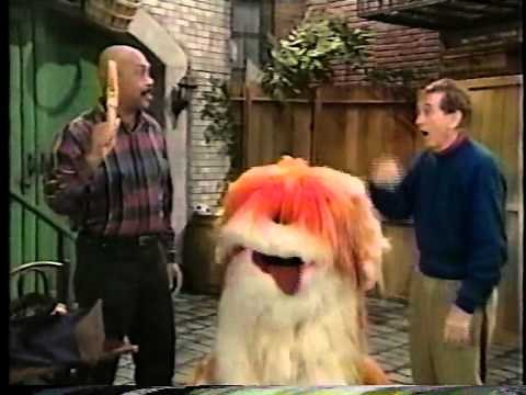 Sesame Street - Bob & Gordon Watch Barkley