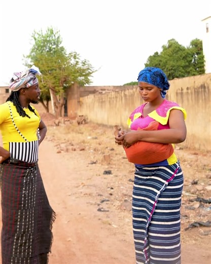 Koro laisse Amina respirer un peu