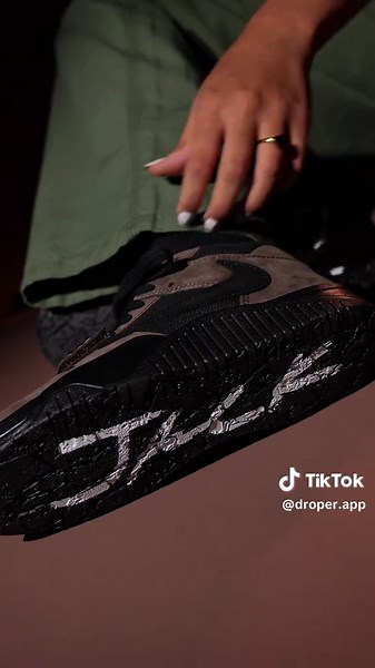 Travis Scott x Air Jordan Jumpman Jack TR Dark Mocha Disponível em nosso app e site. #travisscott #AirJordanJumpmanJack #JumpmanJack #droper