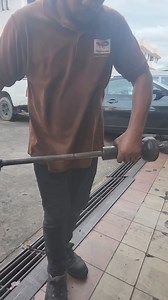 Rear axle Puller for bearing replacement and differential removal 🛻👨‍🔧🇵🇭🇧🇳 #axle #rollerbearing #car #FilipinoMechanic #carmechanic #highlightseveryonefollowers #everyone | William S. Llapitan