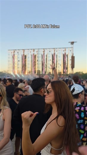 Angelika Żmijewska on Instagram: "Dotarłam z 3 dniowym opóźnieniem przez problemy na lotnisku, bez walizki, którą mi zgubili, więc kupiłam bluzkę, wzięłam prysznic i ruszyłam ze znajomymi prosto na Zamne na na set @rufusdusol I arrived 3 days late due to problems at the airport, without my suitcase which they lost, I bought a blouse, took a shower and went with my friends straight to Zamne na set @rufusdusol #rave#tulum#zamna#livingmybestlife"