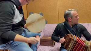 Tarantella calabrese a #LA 🪗 Carmelo Pansera & Antonino Alampi 😉✌🏻 Iscrivetevi al canale YouTube ufficiale di Carmelo Pansera 👉🏻https://bit.ly/Carmelopanserayoutube | Elca Sound