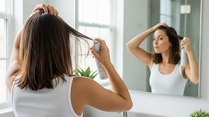 Shampoo en seco: beneficios y desventajas, según una estilista profesional