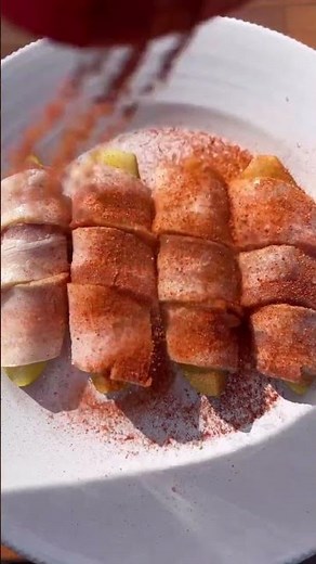 These bacon-wrapped pickles will be the hit of your next cookout 💯 . I was a little skeptical at