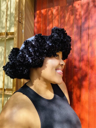 Made this cute crochet ruffle hat the other day 🤍 #crochetersoftiktok #rufflehatcrochet #fyp #trendingsound #justdiimples #namibiantiktoker🇳🇦