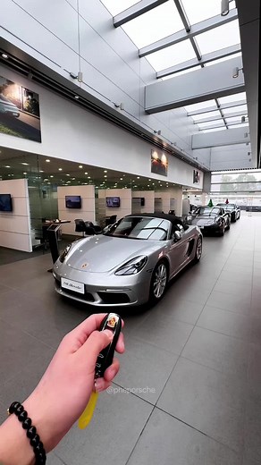 2025 Porsche 718 Boxster: A Stunning Luxury Sports Car