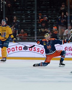 Tällä energialla paikallispeliin huomenna! 🔥🔥🔥 🏒 Game of the Month 70s: Tappara–Ilves 🗓️ Pe 28.11. klo 19.30 @ Nokia Arena 🎟️ Varmista oma paikkasi: Tappara.fi/liput | Tappara official