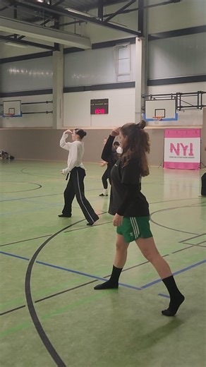 Franziska on Instagram: "Beautiful choreo and class by @ninathedancer Place to be: @newyearintensive #dancerreels #tanzen #choreclass #contemporarydance #tanzvideo"