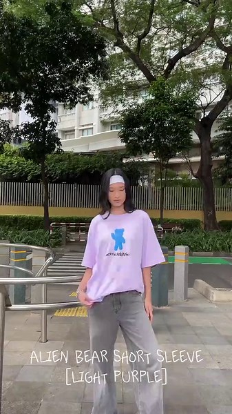 Unisex Alien Bear Tee for Effortless Cool Style