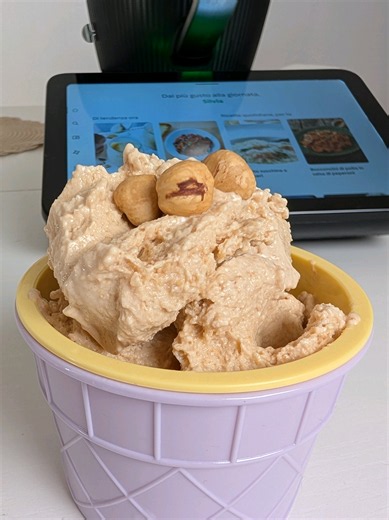 Gelato alla nocciola con Bimby: ricetta facile 2-3 porzioni