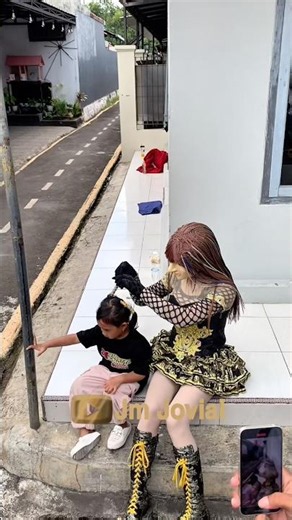 Rika Looks for Alika's Lice