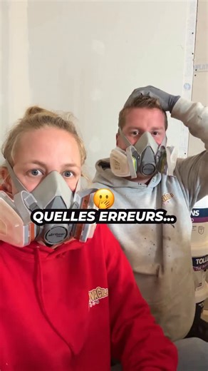 Alex & Ophélie on Instagram: "Une table en résine qui ne se passe pas comme prévu… On voulait créer une table unique en bois et résine. On savait que ce ne serait pas simple, mais on a clairement enchaîné les erreurs 😅 Hâte de décoffrer pour découvrir l’ampleur des dégâts… Même avec beaucoup de ponçage, je suis sûr qu’elle va être CANON 🔥 #diy #resine #tableresine #boisetresine #resineepoxy #epoxytable #diyproject #renovation #renovationmaison #chantier #table"