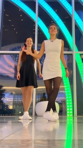 Лена UGC - креатор on Instagram: "❤️ . . Shuffle, shuffle dance, shuffle tutorial, shuffle girls . . #shuffle #shuffletutorial"