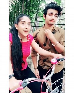 One of the first video with @vishalpandey_21 🥰 #keepgoing | Sameeksha Sud