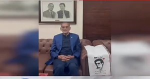 36K views · 655 reactions | ‏اعظم سواتی کے قرآن پر ہاتھ رکھ کر...