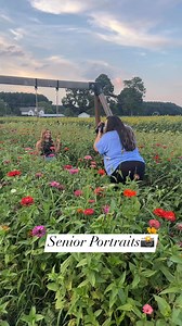 Another beautiful flower field session in the books😍 If you’re interested in a flower field session now is the time to book!📸 #vlwphotography #flowerphotoshoot #explorepage | VLW Photography