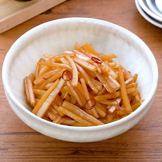 無駄なく活用！ 大根の皮きんぴらのレシピ動画・作り方 | デリッシュキッチン