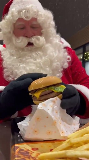 Santa clause at Mc Donald’s #santa #viral #mcdonalds