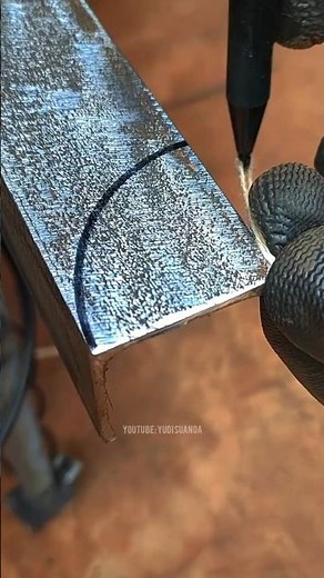 The brilliant invention of the old welder worked only with thread and an electrode rod