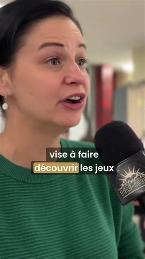 ESJN : es-tu mauvais perdant?! Dans cette vidéo tournée dans le cadre du projet Écoles-Médias ESJN, Flavie Lemire et Mya Mireault Dumont nos journalistes-élèves, font un reportage sur les midis jeux dans l’école. Élève-caméraman : Flavie Lemire et Mya Mireault Dumont Élèves-invités : Vincent Francoeur William Allard-Després Animatrice de vie étudiante-invitée : Valérie Lamothe En collaboration avec Télé-Coeur, le projet Écoles-Médias ESJN présente des réalisations vidéos des élèves. Merci au Min