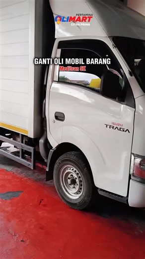 Olimart Citra Prima on Instagram: "Truk muatan butuh perawatan ekstra! Ganti oli rutin membantu melindungi mesin dari keausan, panas berlebih, dan kerusakan dini. Rawat truk hari ini, hemat biaya perbaikan esok hari 🔧🛢️ Ganti olimu kendaraanmu rutin di Olimart Citra Prima Ponorogo 📍Jln Sultan Agung No 21B, Bangunsari, Ponorogo ⏰08.00 - 17.00 WIB ☎️0812-3414-888 #olimartcitraprima #gantifilteroli #trukmuatan #olimesinmobil #fyp"