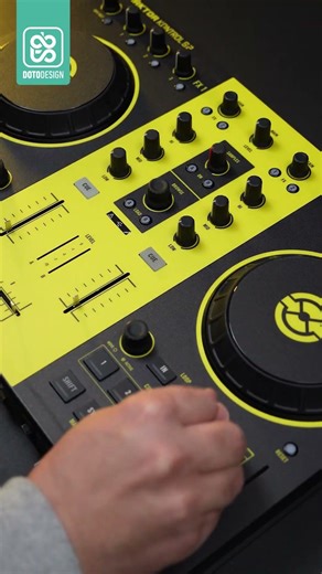 TRAKTOR KONTROL S2 MK1 - Customize and protect your dj controller - Skin by Doto Design