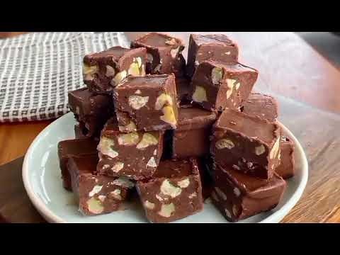 HEALTHY Chocolate Tahini Fudge - Just 5 Ingredients!