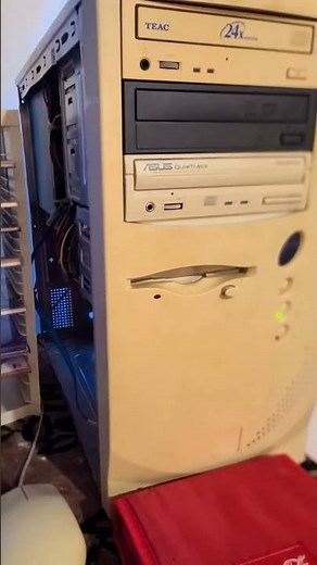 Old School Tech Lives: Setting Up a Vintage PC.