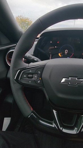 How to use steering wheel controls 2024 Chevrolet Trax 2RS #buywithbenny #howto #2024 #trax #2rs