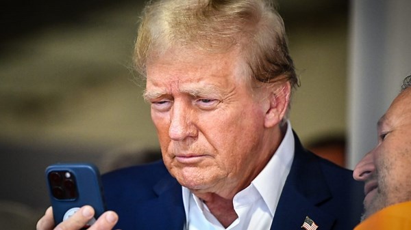 The secret history of Trump's private cell phone