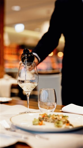 DoubleTree by Hilton Krakow on Instagram: "Nie macie jeszcze planów na Walentynki? ❤️ Zapraszamy na wyjątkową kolację walentynkową w Restauracji 5th Avenue.🍴 Czeka na Was autorskie menu w wersji 3- lub 5-daniowej, także wegetariańskiej, starannie dobrane wine pairing oraz koktajle stworzone specjalnie na ten wieczór. 🍷 🕑13:00-23:00 Zarezerwuj stolik już teraz: 📩 restauracja_dt@unirest.pl 📞 +48 696 681 039 #walentynki #doubletreekrakow #krakow #hilton"