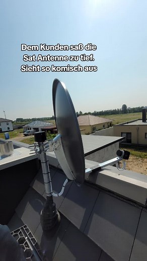 Installation der Satellitenschüssel auf dem Dach