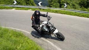 Moto Morini Seiemmezzo STR: stile e piacere di guida! Prova e Cool Factor