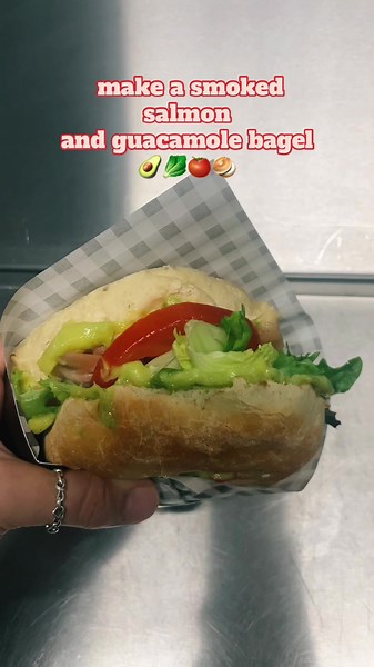 One of our best sellers, The Smoked Salmon and Guac Bagel!! Step by step on how we make this delicious bagel! If you fancy trying pop into The Bagel Place located in Cardiff and Bristol🥯🥬🧅🍅🥑 #cardiff #bristol #bagels #thebagelplace #salmon #guac #guacamole #bestseller #howto #bagelmaking #daisies