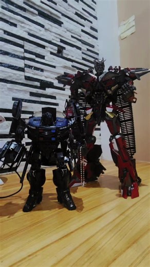 TLK Barricade and Sentinel Prime Studio Series Review