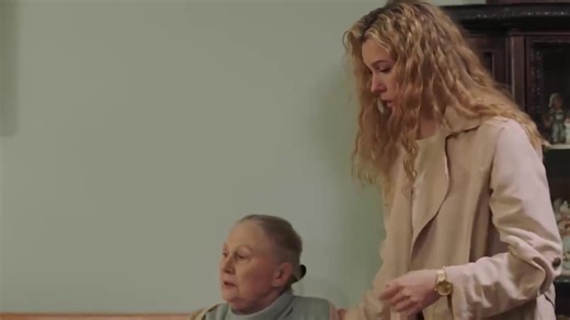 Отважно встала на защиту бабушки от её наглого внука. | Alexandra Mccormick