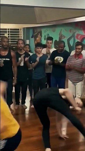 Just some HEAVY capoeira action 😳🔥