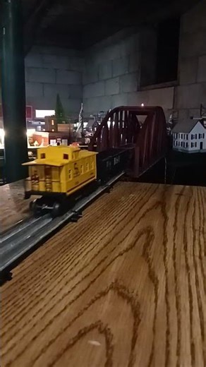 Lionel 8304 C&O (Chesapeake & Ohio) slow run by.