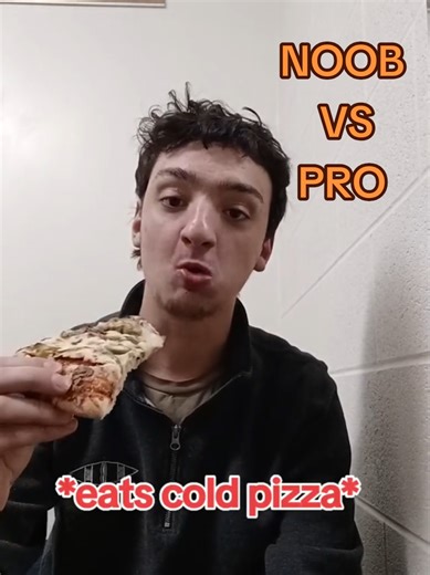 How to Eat Pizza NOOB VS PRO VS HACKER