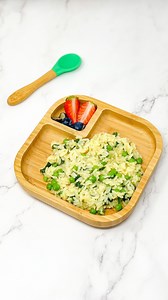 🍚8 MINUTES VEGGIE RICE!🍚 This recipe is one of my favorites for those days when I'm in a rush and need a quick and easy lunch! I used frozen peas and spinach, but feel free to add the frozen vegetables you like best! Ingredients * drizzle of olive oil * 1 pouche of ready cooked rice-250g (squeeze the pouche to separate the rice before open it) * Handful of frozen or fresh chopped onion (approx 1/4 onion) * Big Handful of frozen peas * 1 tsp vegetable stock (I use @kallo) * Handful of fresh spi